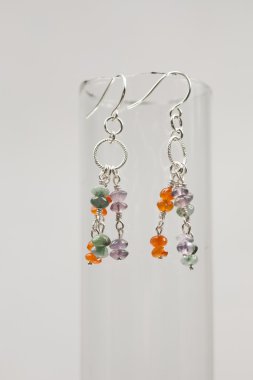 Ametist, akik ve Zümrüt Taşlar Gümüş Küpe