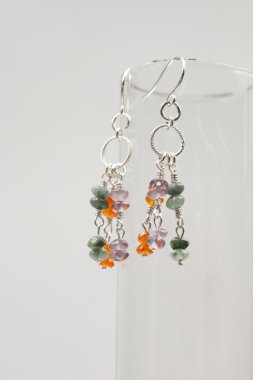 Ametist, akik ve Zümrüt Taşlar Gümüş Küpe