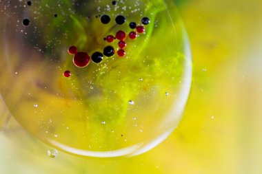 yağ, su ve mürekkep renkli kompozisyonu