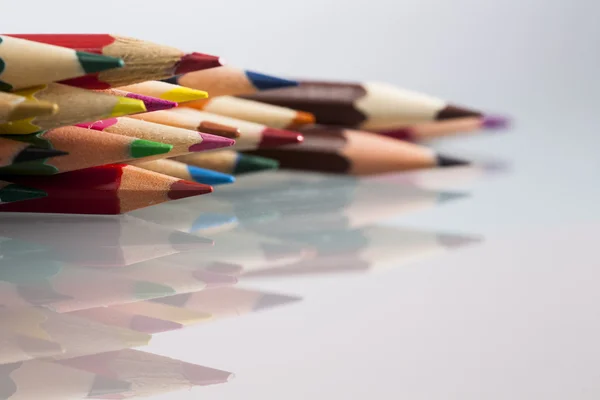 Groupe de crayons de couleur tranchants — Photo