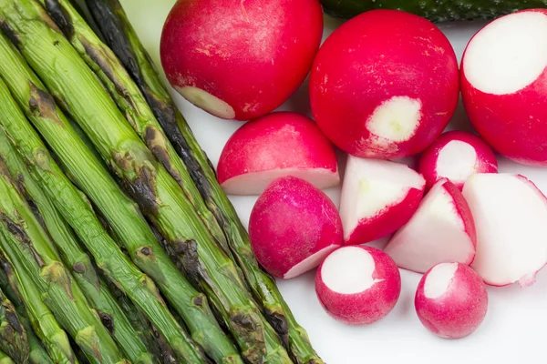 Fresh red radishes and grilled asparagus — Stock Photo, Image