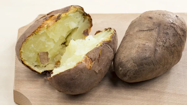 Baked potatoes with shel — Stock Photo, Image