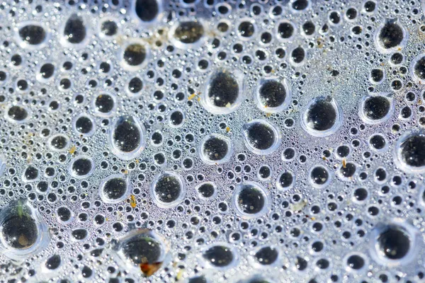 Vattendroppar på genomskinlig plast yta — Stockfoto