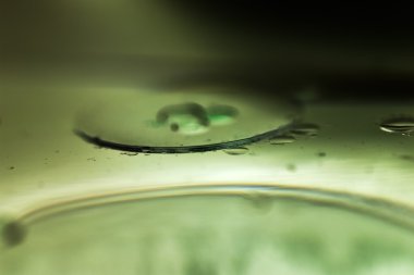 yağ bileşimi su yüzeyine düşer