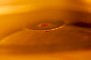 yağ bileşimi su yüzeyine düşer