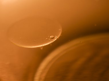 yağ bileşimi su yüzeyine düşer