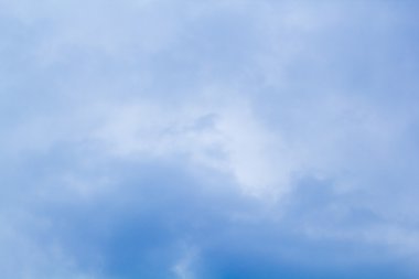 Bulutlu mavi gökyüzü