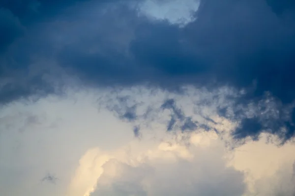 Blue sky with clouds — Stock Photo, Image