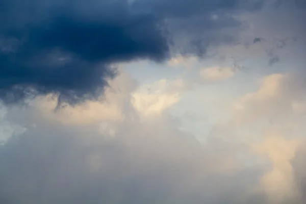 Blue sky with clouds — Stock Photo, Image