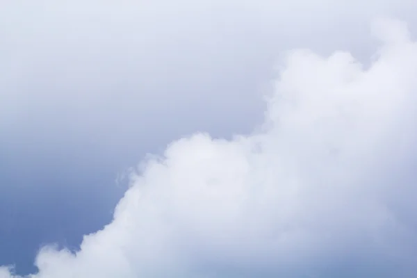 Cielo azul con nubes — Foto de Stock