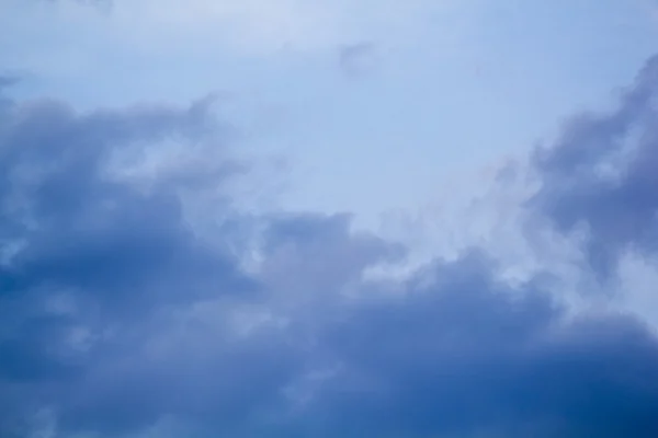 Cielo azul con nubes — Foto de Stock