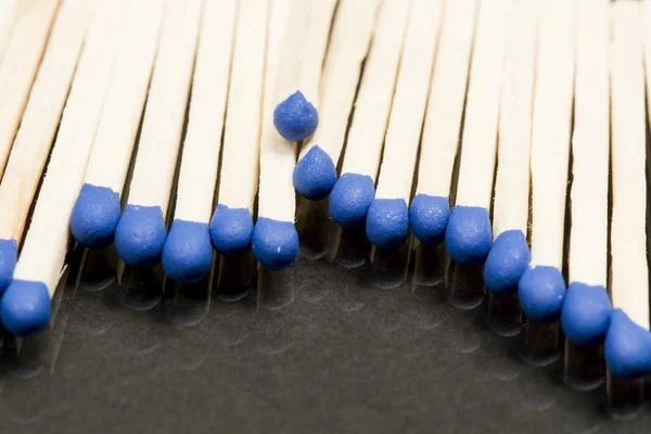 Unused matches with blue head screw — Stock Photo, Image