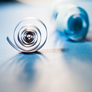 Makro, soyut, arka plan resmini kağıt zemin üzerine mavi kağıt spiraller