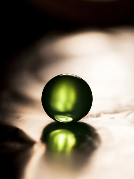 Abstract composition with beautiful, transparent, round jelly balls on an aluminium foil with reflexions and dark background — Stock Photo, Image