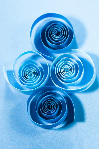 Macro, abstracto, imagen de fondo de espirales de papel azul sobre fondo de papel — Foto de Stock