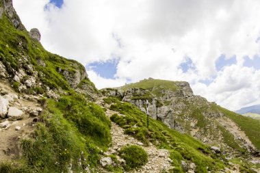 Romanya 'daki Güney Karpatlar' ın bir parçası olan Bucegi Dağları 'ndan manzara
