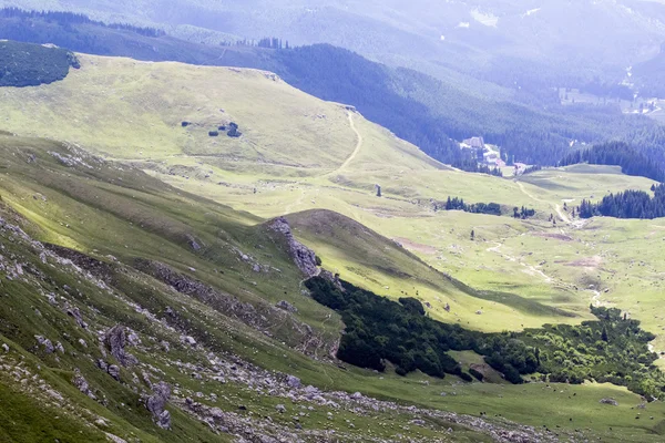 Landschaft aus dem Bucegi-Gebirge, einem Teil der Südkarpaten in Rumänien — Stockfoto