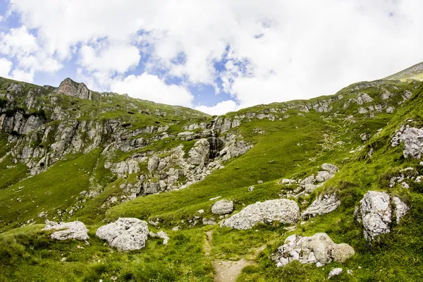 Landschaft aus dem Bucegi-Gebirge, einem Teil der Südkarpaten in Rumänien — Stockfoto