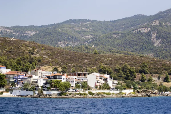 Paisaje griego con mar y resorts — Foto de Stock