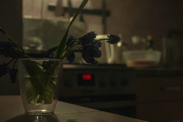 Fleurs Vase Sur Table — Photo