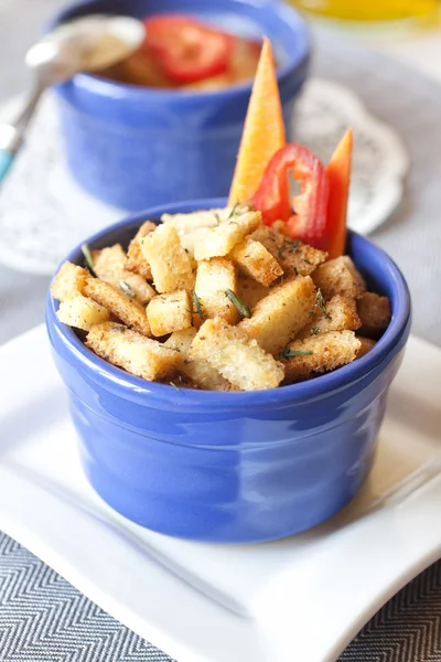 Croutons sarımsak ve otlar ile — Stok fotoğraf