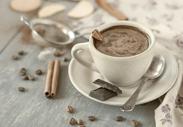 Xícara de café com canela — Fotografia de Stock