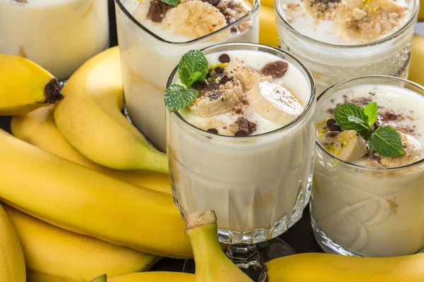 Zelfgemaakte Versierde Banaan Smoothie Recept — Stockfoto