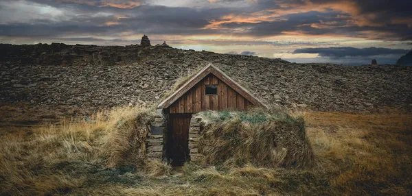 Zonsondergang Ijsland Met Een Kleine Hut — Stockfoto