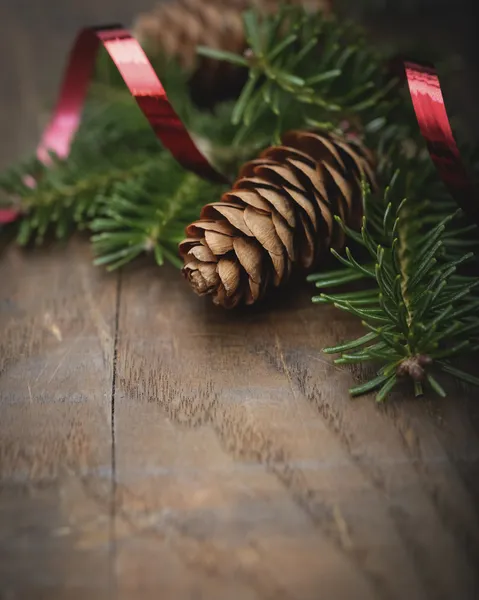 rustik Noel arka plan ile çam dalları