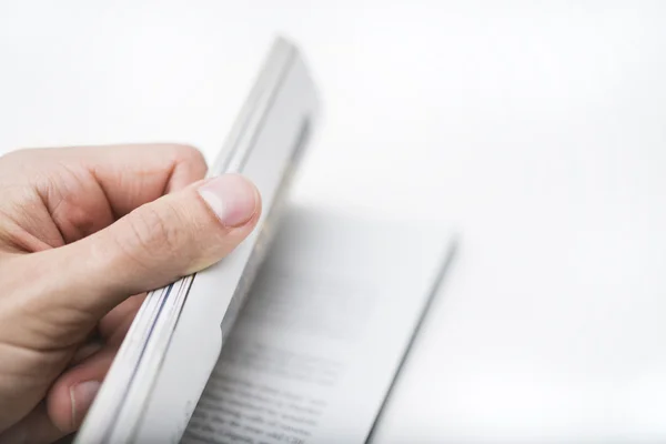 Person turning the pages — Stock Photo, Image