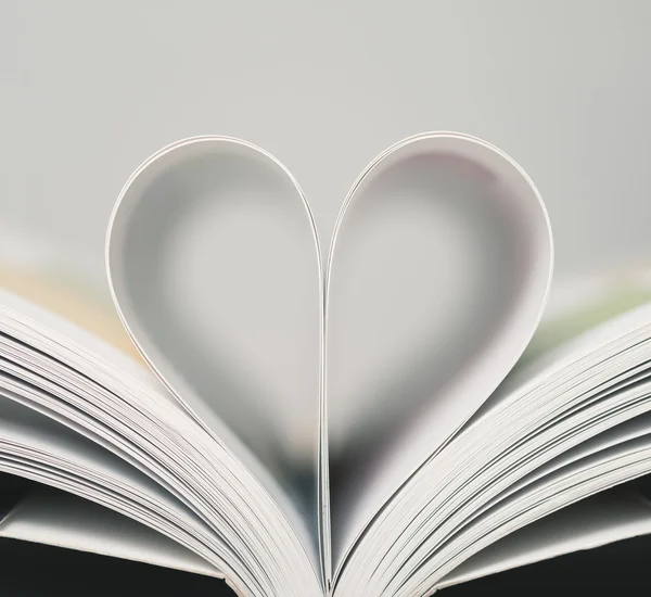 Heart shaped from book's pages — Stock Photo, Image