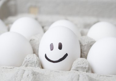 bir gülümseme ile yumurta