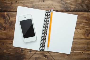 defter ve akıllı telefon