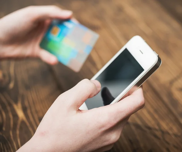 Tarjeta de crédito y teléfono —  Fotos de Stock