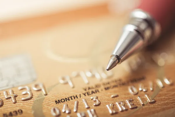 信用卡和钢笔 免版税图库照片