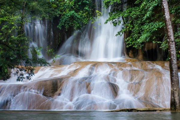 Sai Yok Noi Waterfall, Kanchanaburi, Tailândia — Fotografia de Stock