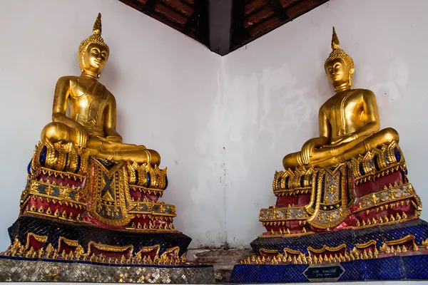 Pareja de estatuas de buddha — Foto de Stock