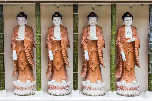 Quatro estátuas de buddha — Fotografia de Stock