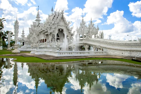 Bílý kostel v wat khun rong, chiang rai provincie — Stock fotografie