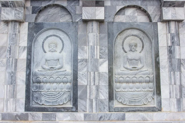 Skulpturen på templet vägg i thailand som öppnar för allmänheten — Stockfoto