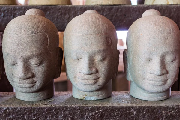 Três cabeça de estátua de buddha — Fotografia de Stock