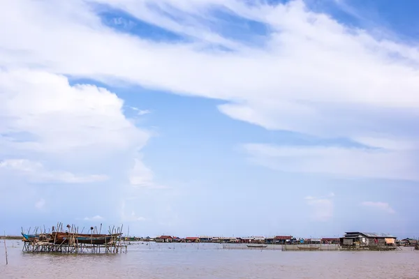 Fishing village at Tonle Sap Lake in Siem Reap — Stock Photo, Image