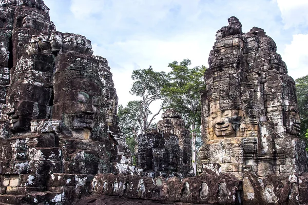 Rostos do antigo Templo Bayon Em Angkor Wat, Siem Reap, Camboja — Fotografia de Stock