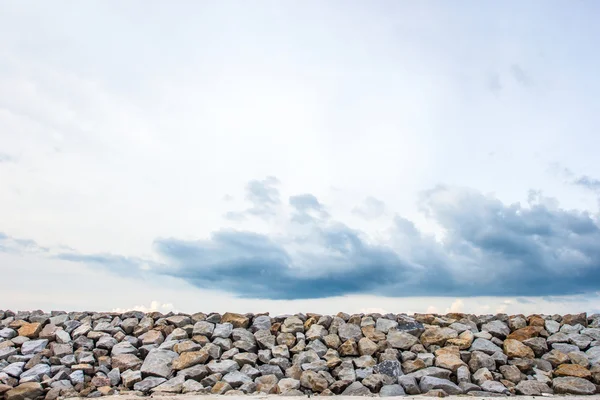 Stone wall as wave protection to avoid collusion — Stock Photo, Image