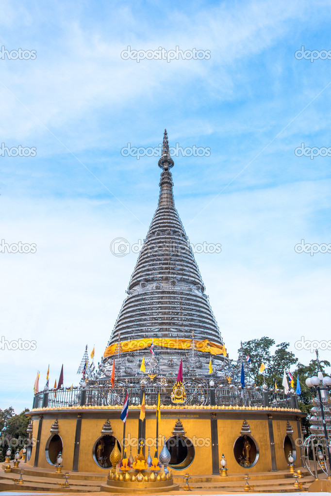 The stainless steel pagoda - Phra Maha Thad Chadi Tri Pob Tri Mo