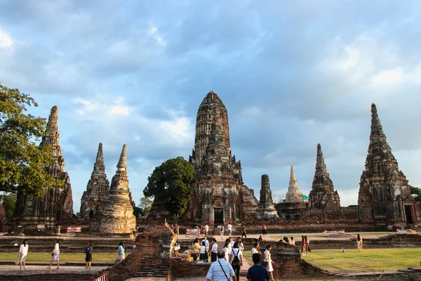 Ayutthaya Thailand Dec1 2019 Pessoas Viajam Para Templo Wat Chaiwatthanaram — Fotografia de Stock