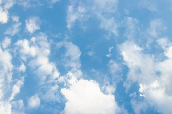 Blå Himmel Och Vita Moln Naturlig Bakgrund Och Struktur Stockbild