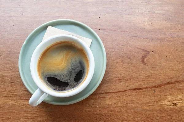 Tasse Schwarzen Kaffee Auf Holztisch — Stockfoto