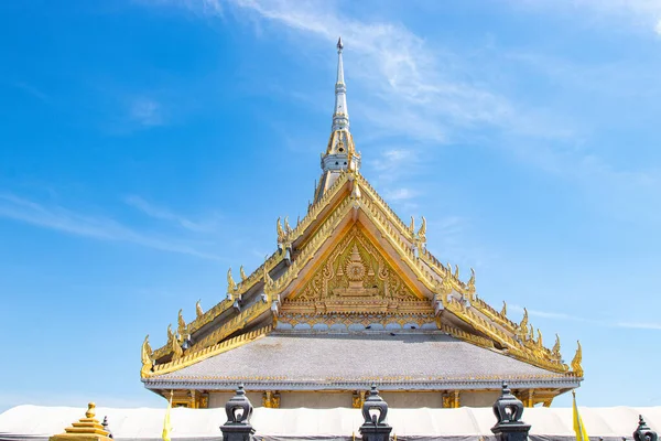 Techo Del Templo Tailandés Wat Sothon Wararam Worawihan Tailandia —  Fotos de Stock