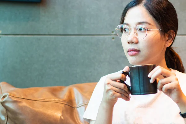 Portrait Asian Woman Black Cup Aromatic Coffee Tea Hands Relaxing — Foto Stock